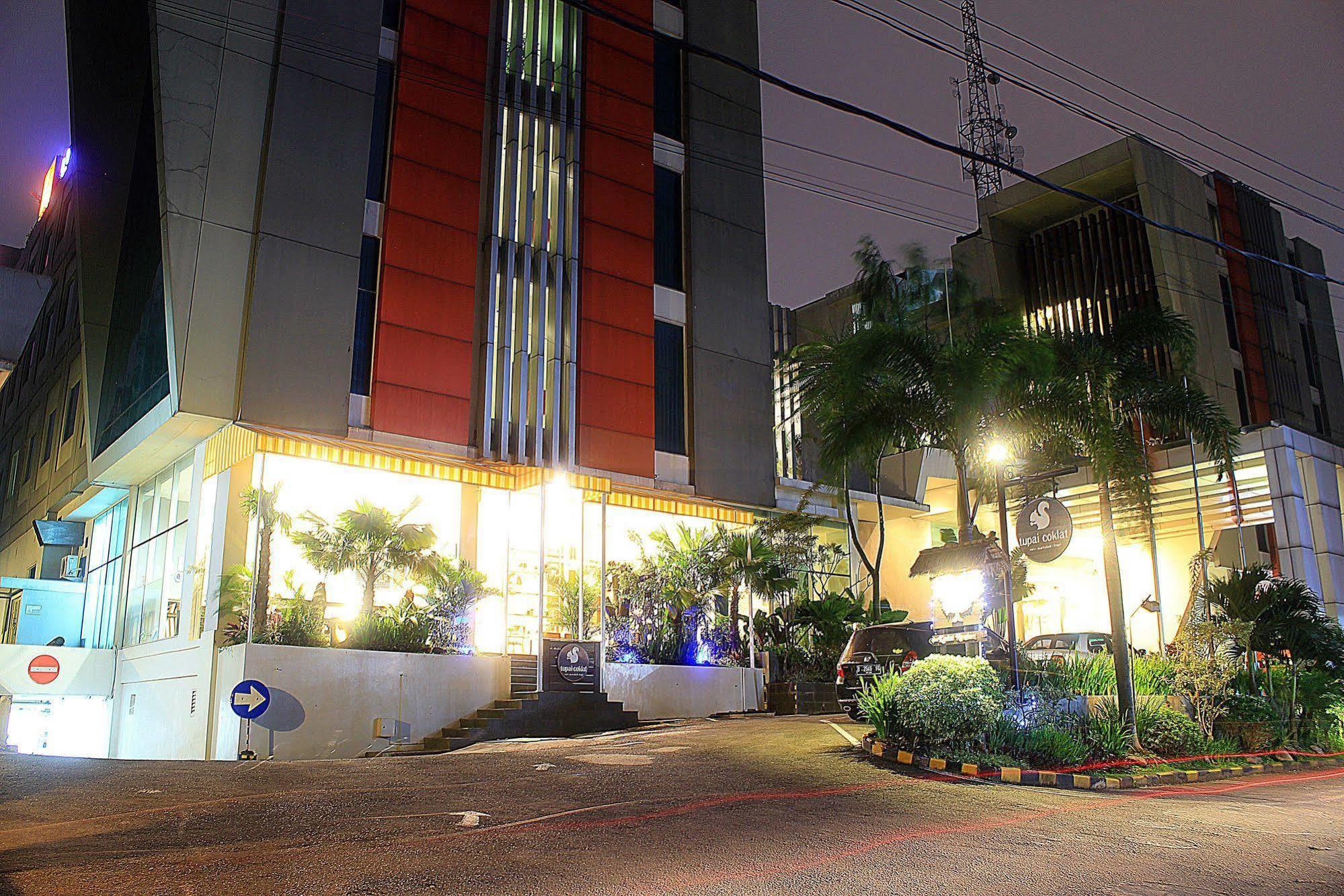Zen Premium Setrawangi Raya 3*