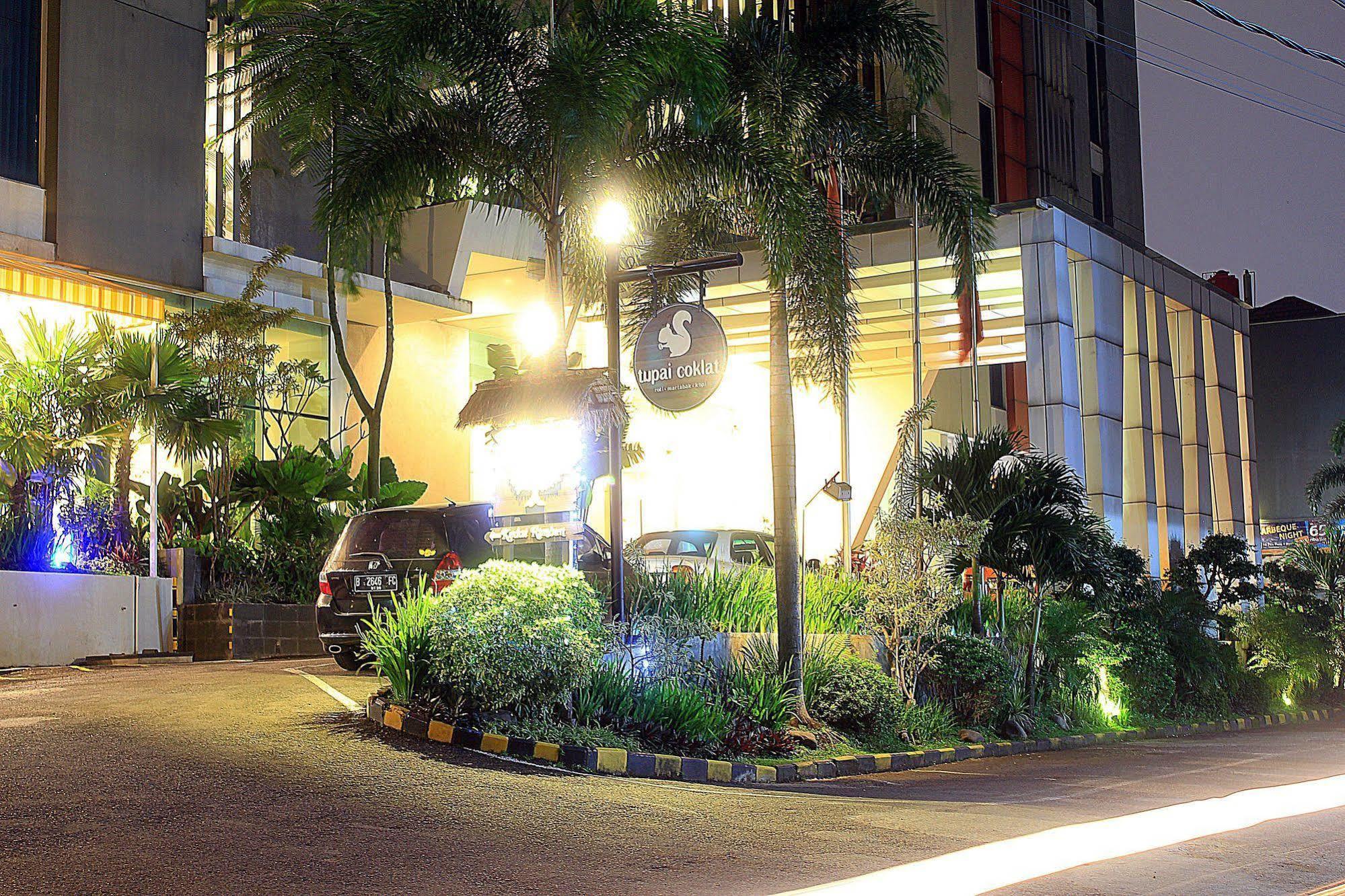 Zen Premium Setrawangi Raya 3*