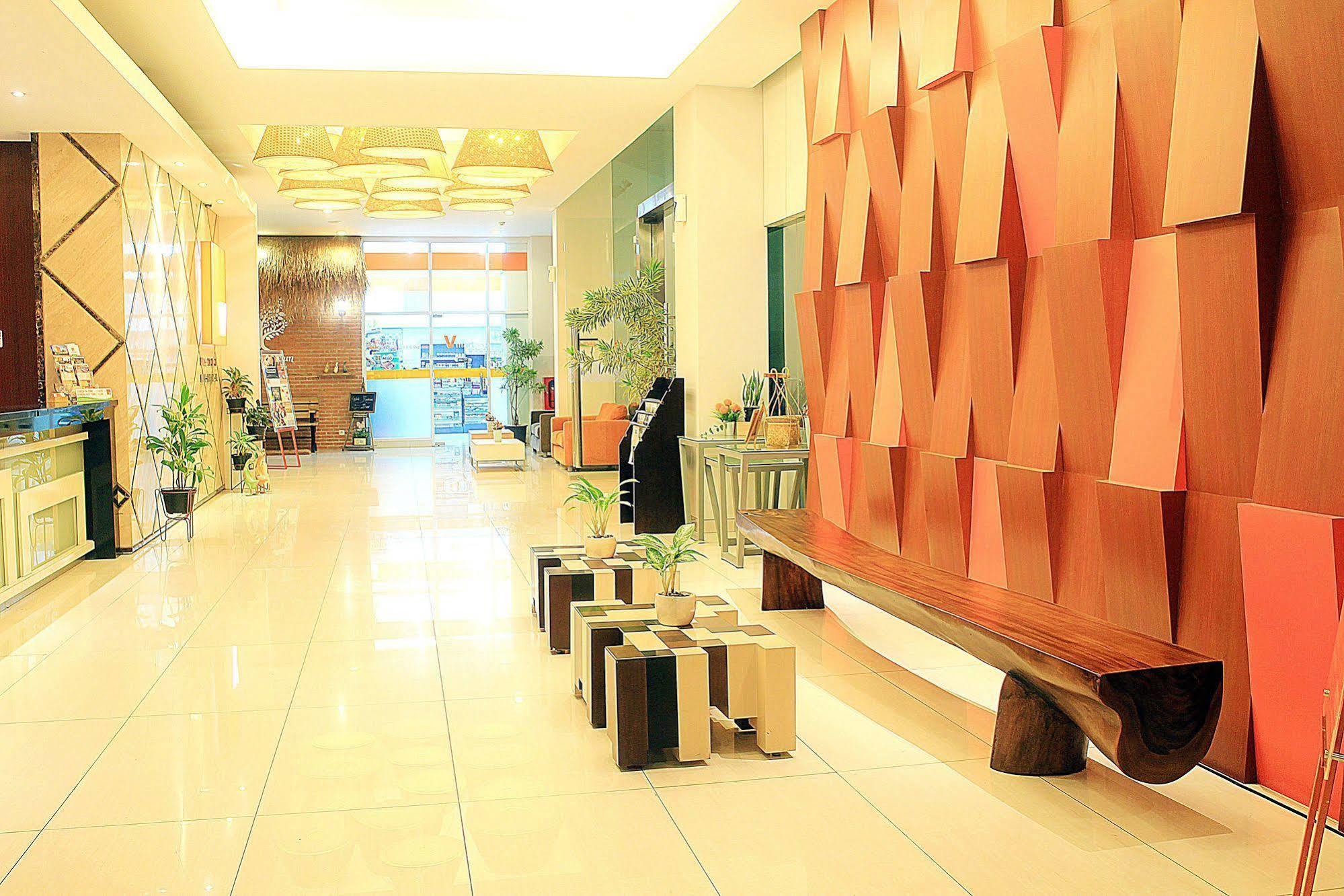 Hotel Zen Premium Setrawangi Raya