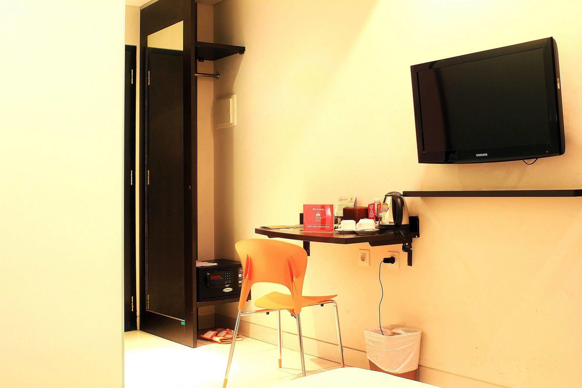 Zen Premium Setrawangi Raya Hotel Bandung