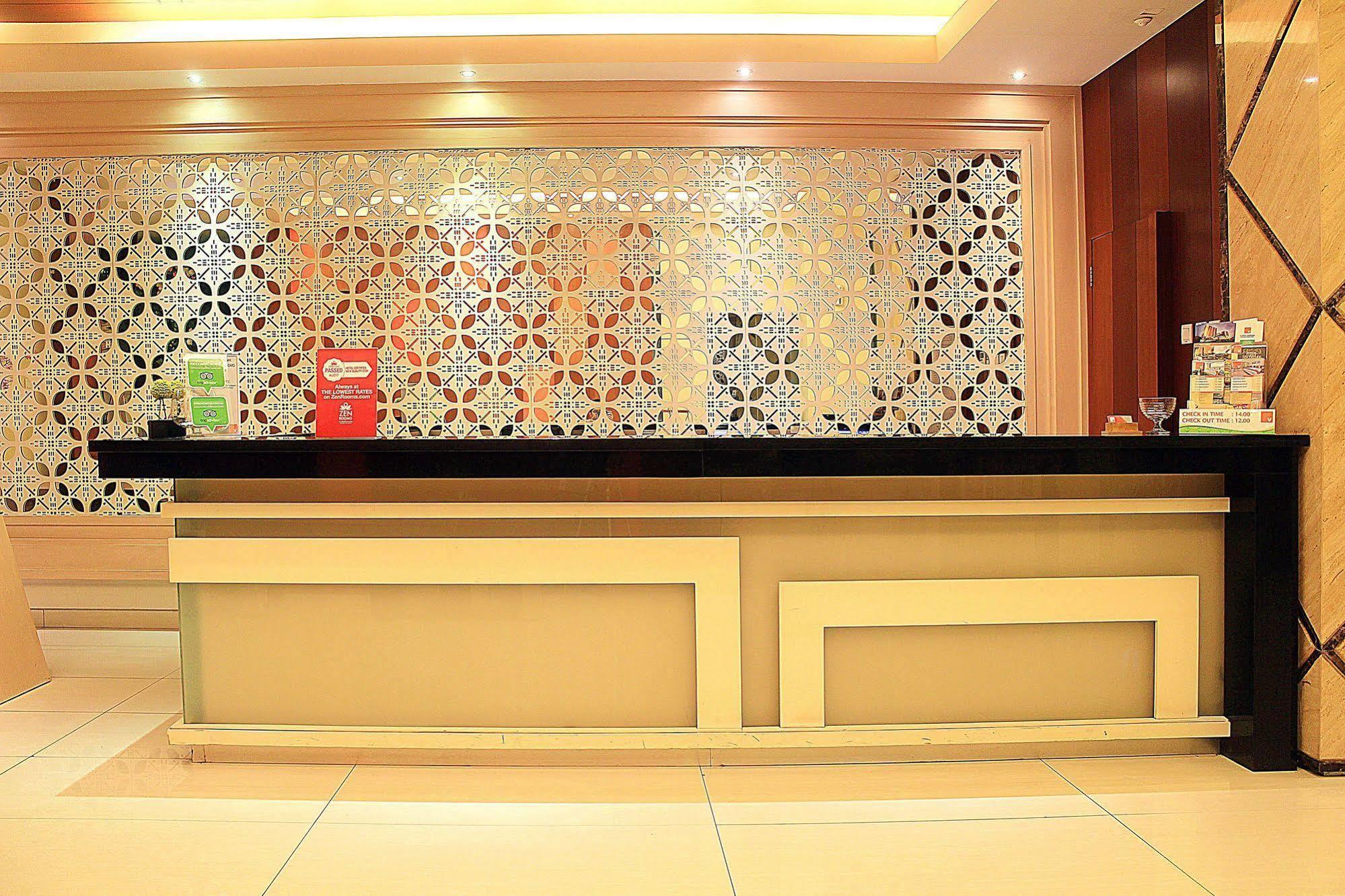 Zen Premium Setrawangi Raya Hotel 3*