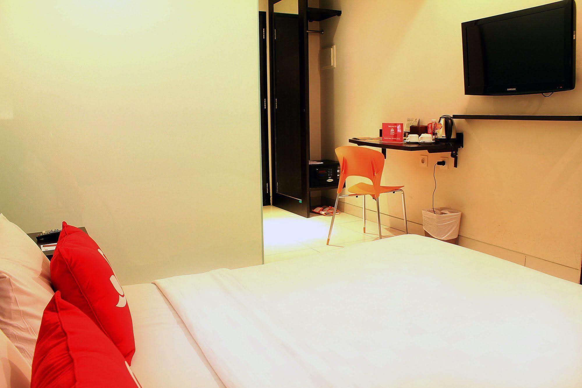Zen Premium Setrawangi Raya Hotel Bandung