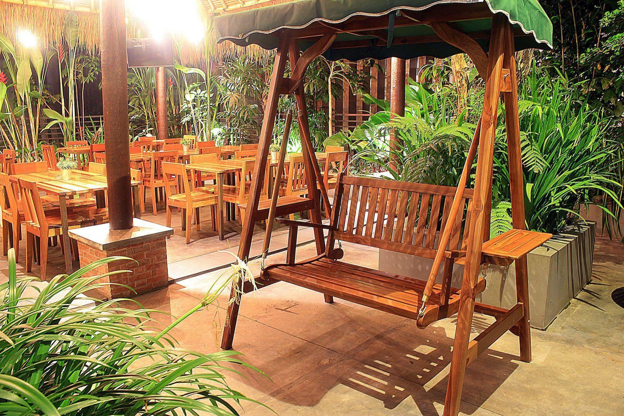 Zen Premium Setrawangi Raya Hotel 3*