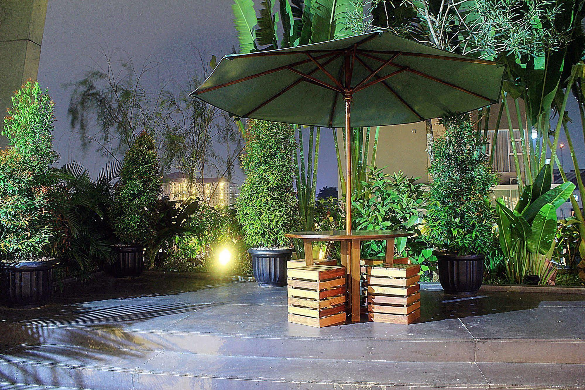 Hotel Zen Premium Setrawangi Raya 3*
