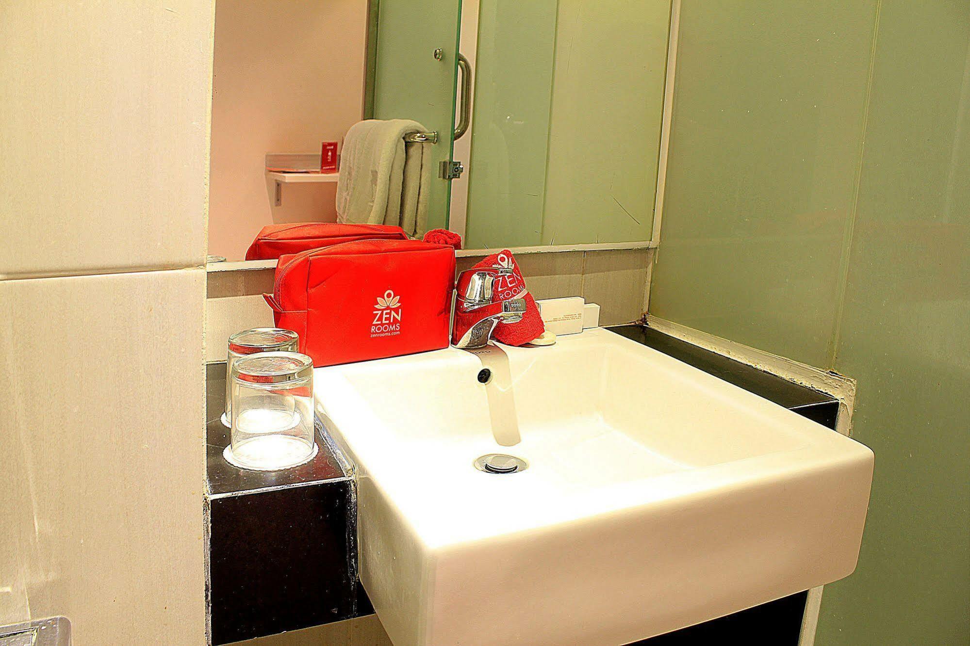 Zen Premium Setrawangi Raya Hotel Bandung